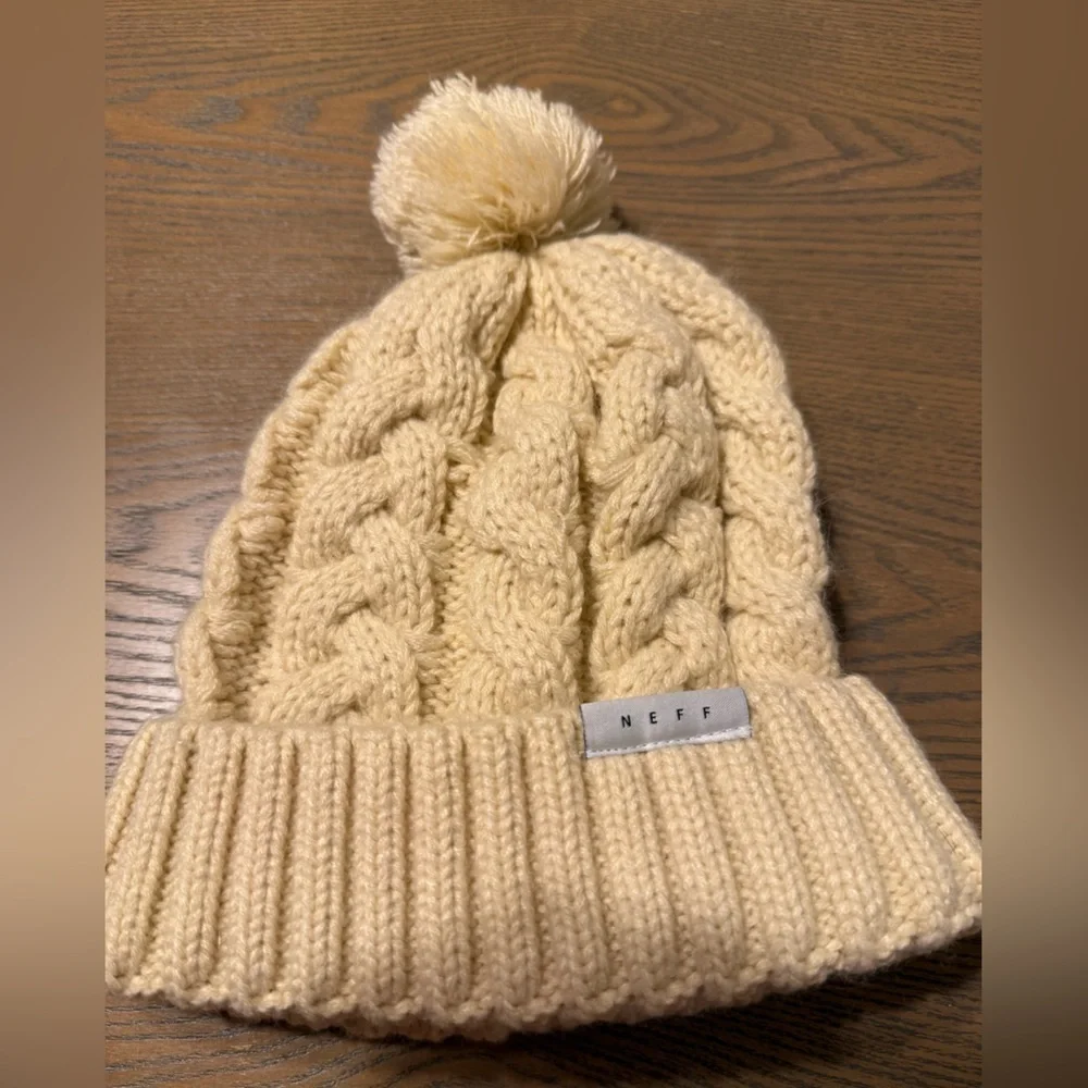 Neff Unisex Adult Kaycee Beanie OSFA Ivory Pom Pom Cable Knit